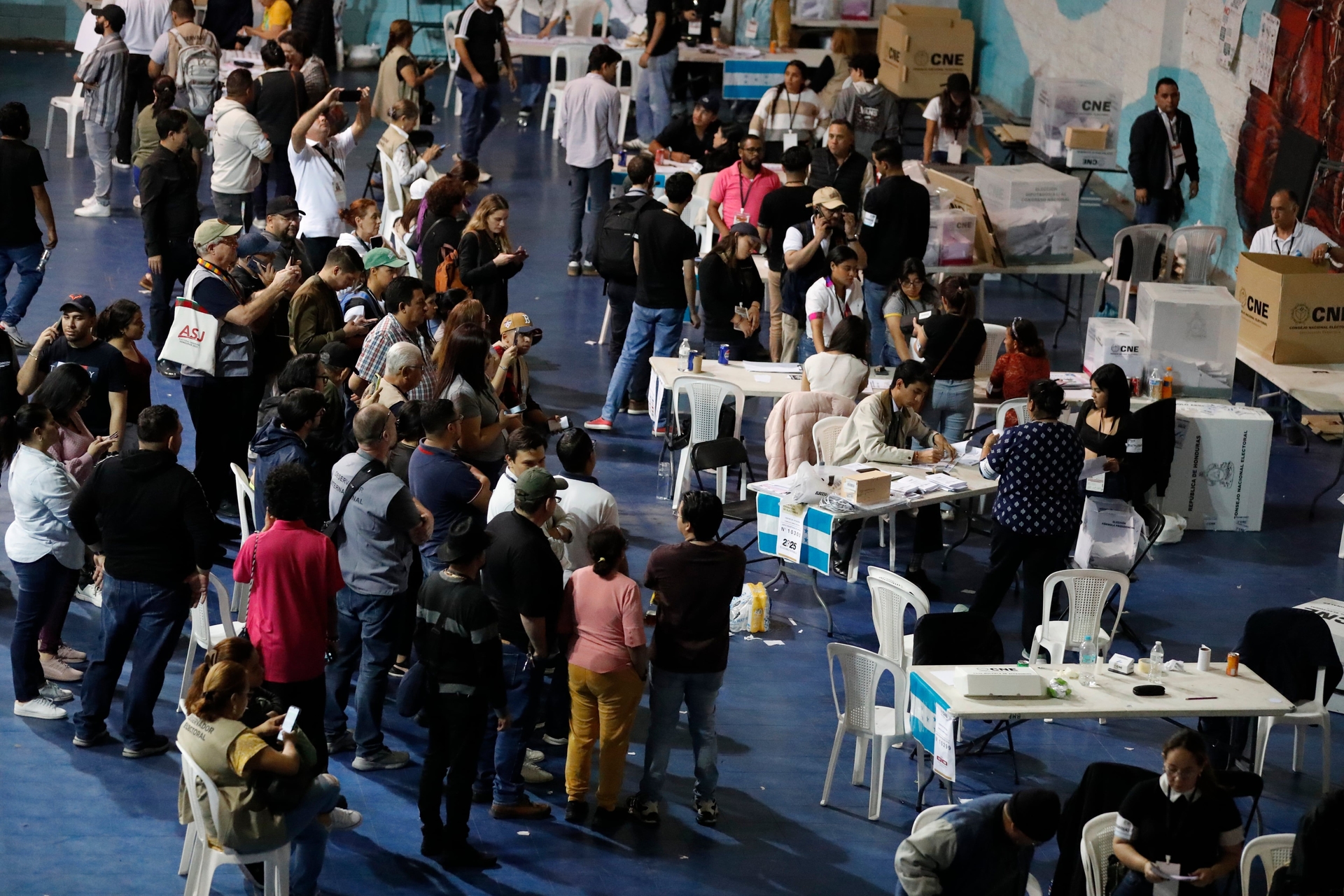 OEA pressiona por rapidez no escrutínio da eleição hondurenha, enquanto governo exige anulá-la.. Reprodução: Elpais