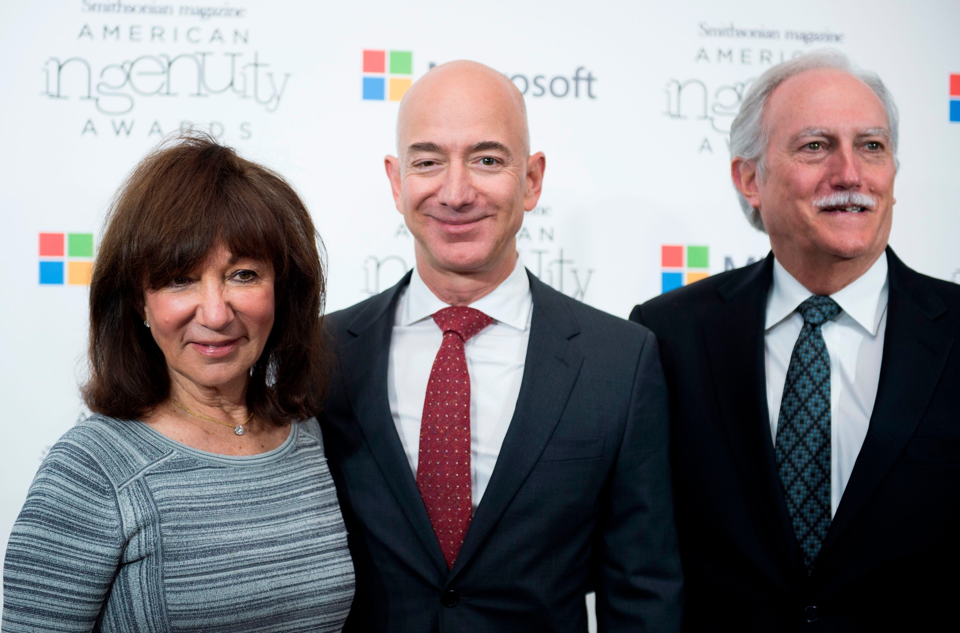 Jeff Bezos homenageia sua mãe, Jacklyn, que faleceu aos 78 anos. Reprodução: Business Insider