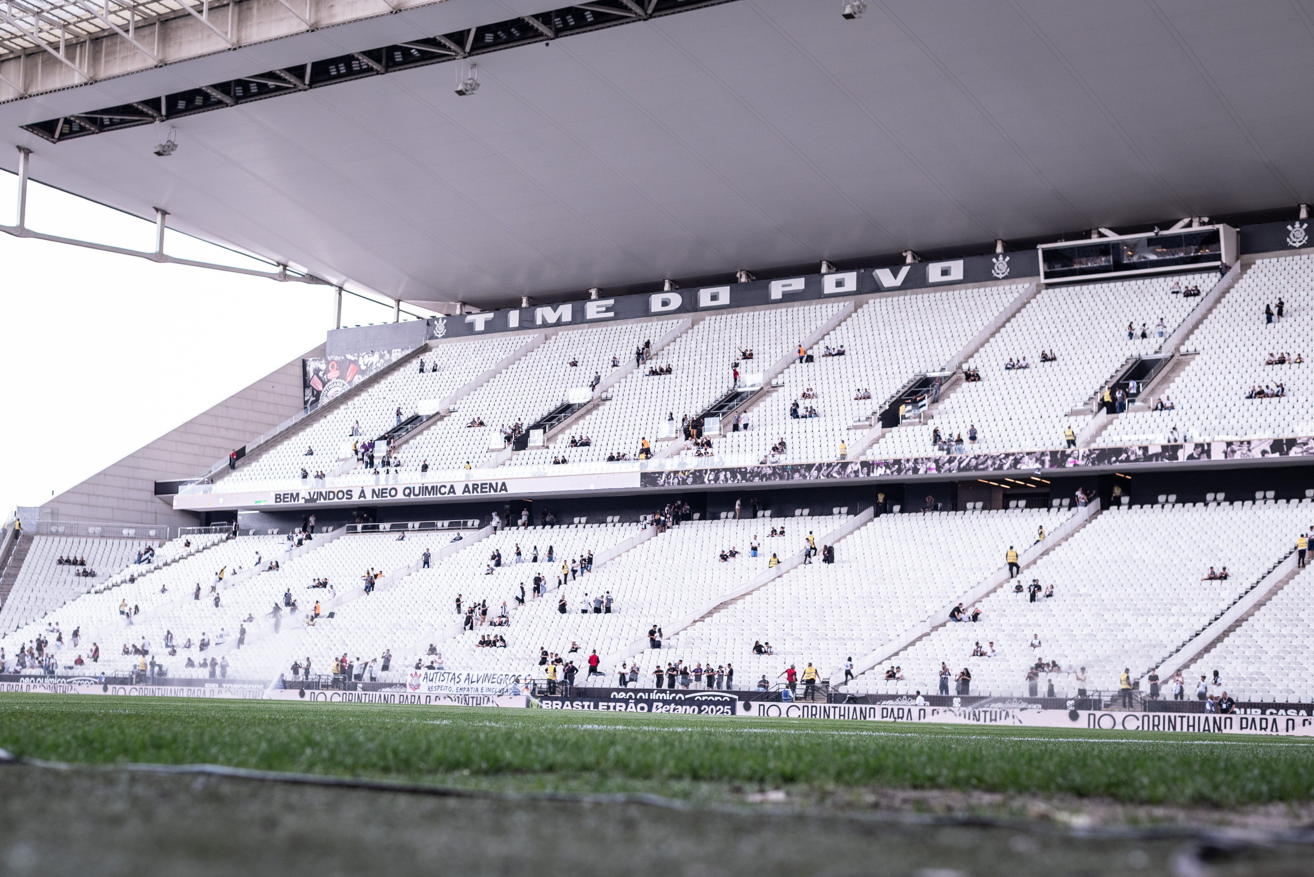 Informações sobre desfalques e arbitragem da partida da Copa Sul-Americana. Reprodução: Globo