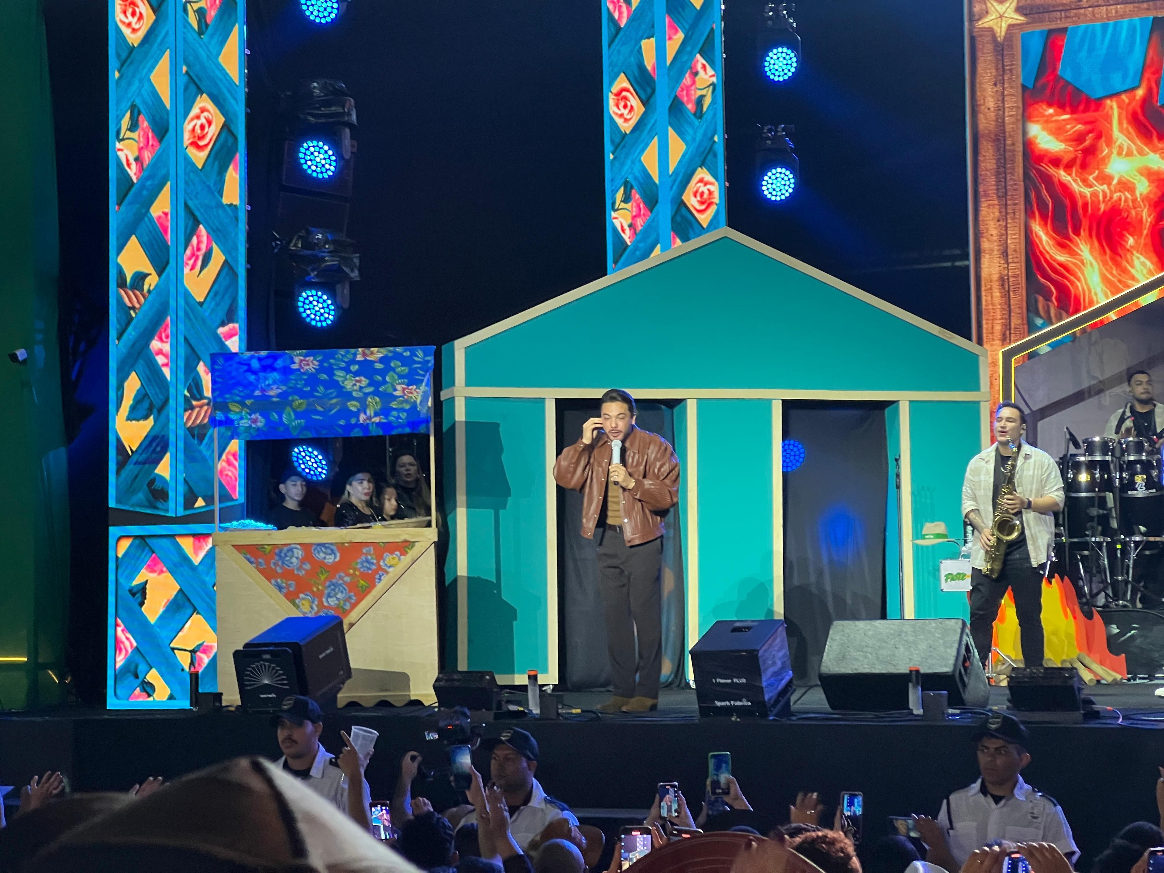 Wesley Safadão anima mais de 68 mil pessoas no São João 2025 com homenagens e mistura de ritmos. Reprodução: Erickson Nogueira/g1