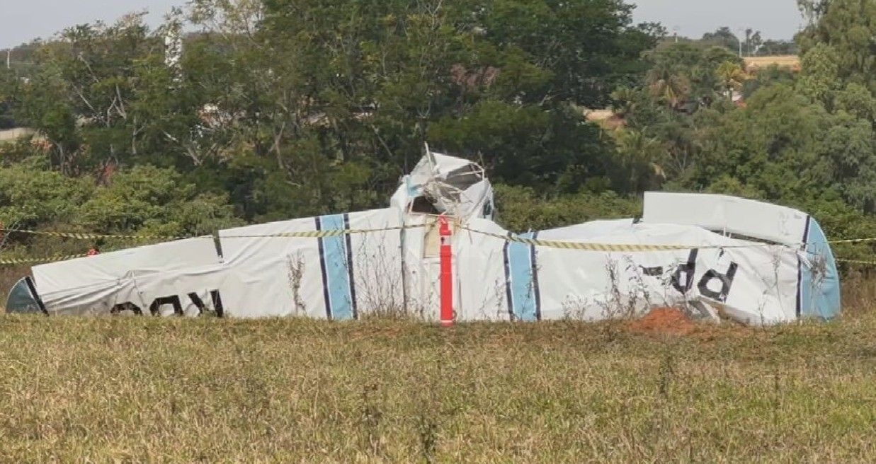 Avião de pequeno porte cai em São José do Rio Preto, resultando na morte de duas pessoas. Reprodução: Globo