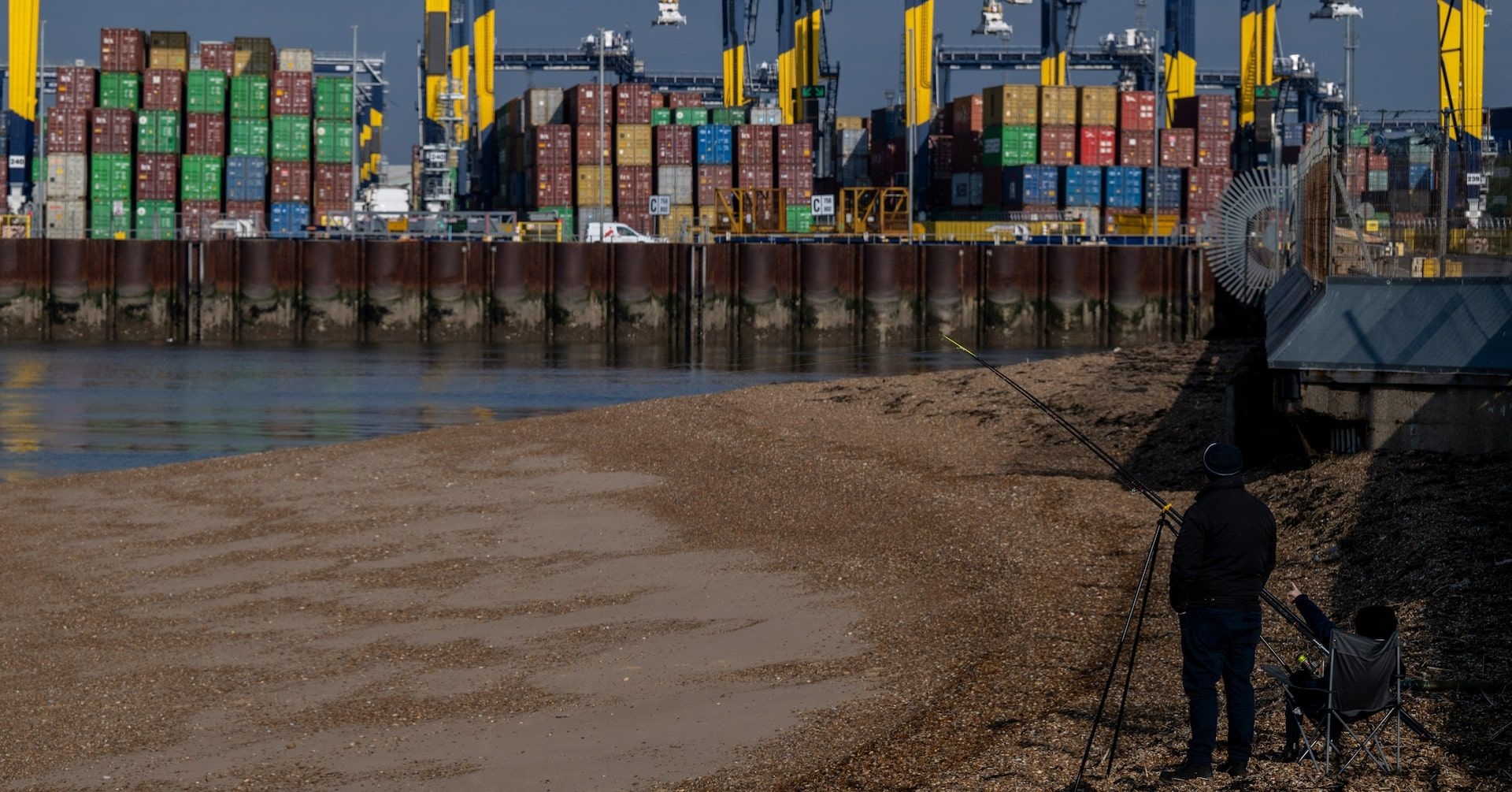 Reino Unido anuncia expansão de apoio financeiro a exportadores em nova era do comércio global. Reprodução: Reuters