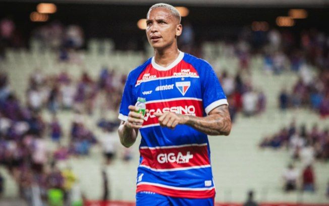 Deyverson em ação no jogo entre Fortaleza e Corinthians. Reprodução: iG Esporte