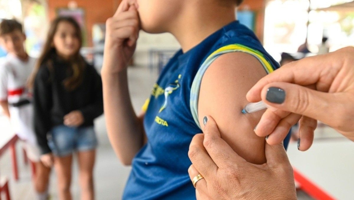 Início da Campanha Nacional de Multivacinação em Teresina, atendendo crianças e adolescentes até 14 anos. Legenda da imagem. Reprodução: Retorno do item 11