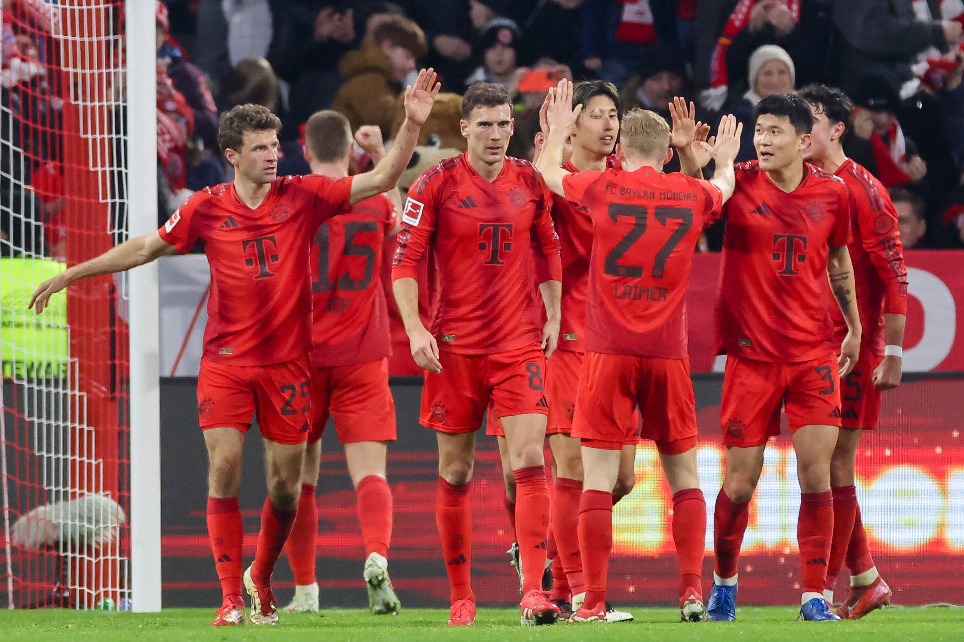 Bayern de Munique goleia e assume liderança na Bundesliga