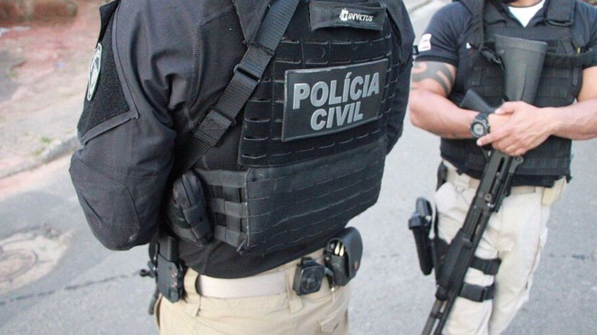 A polícia apresenta detalhes sobre prisão em coletiva na região metropolitana do Recife. Reprodução: iG