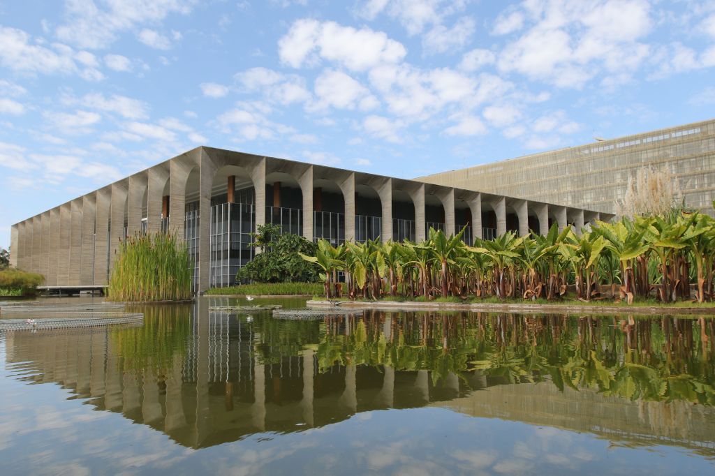 Governo encerra isenção de visto para turistas estrangeiros