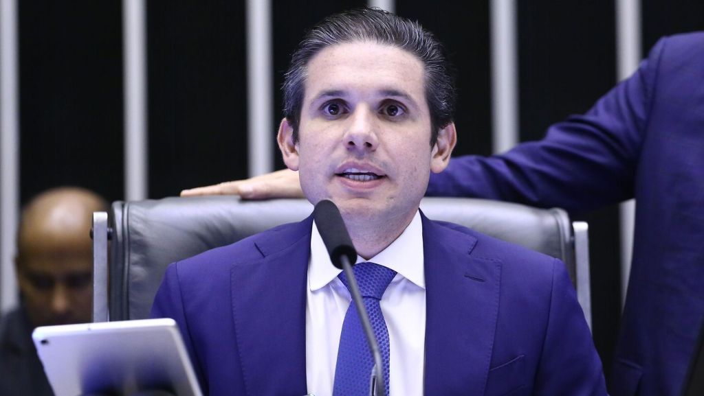 Hugo Motta destaca importância da democracia no Brasil