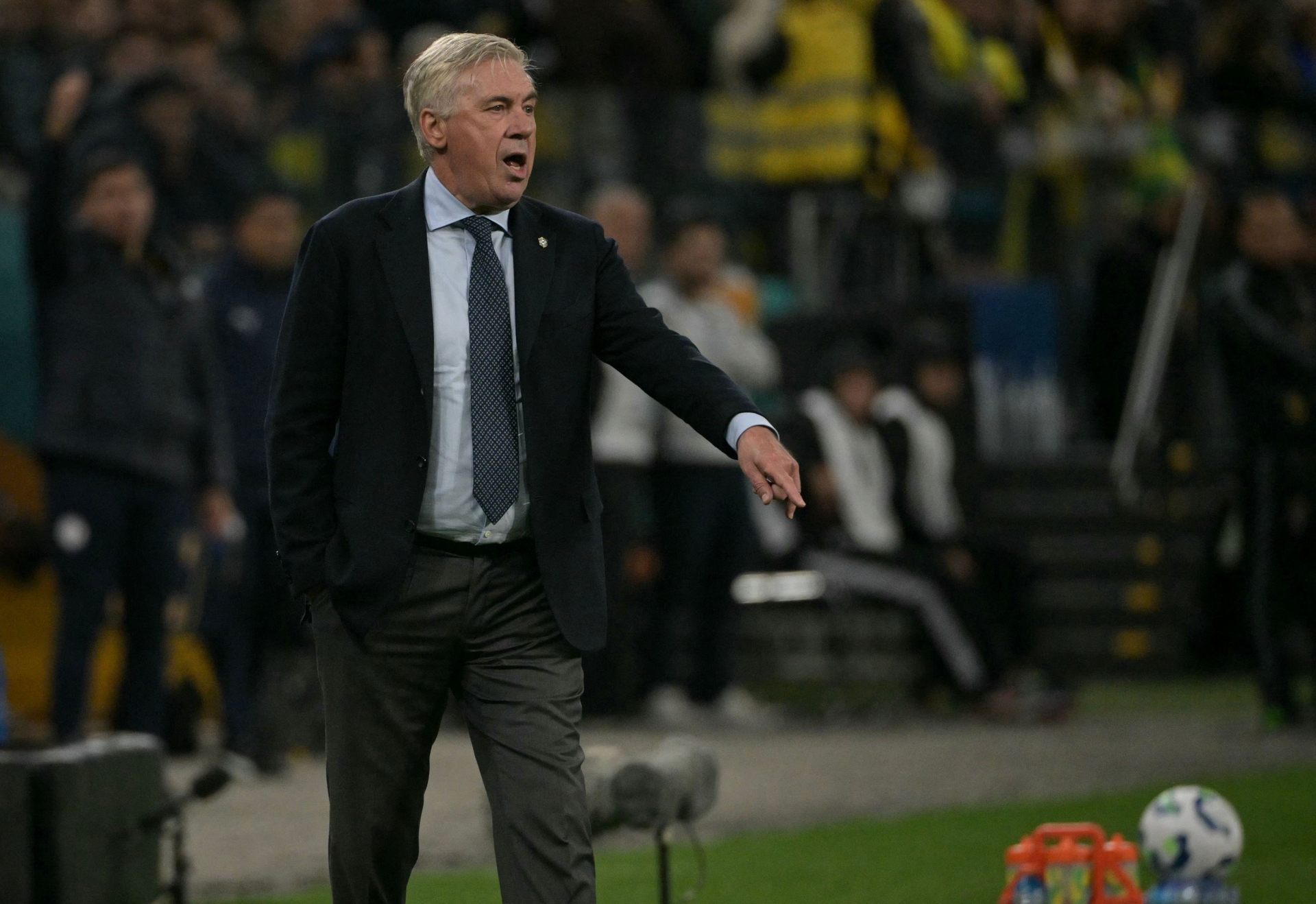 Carlo Ancelotti comemora vitória do Brasil sobre o Paraguai na estreia em casa. Reprodução: Globo