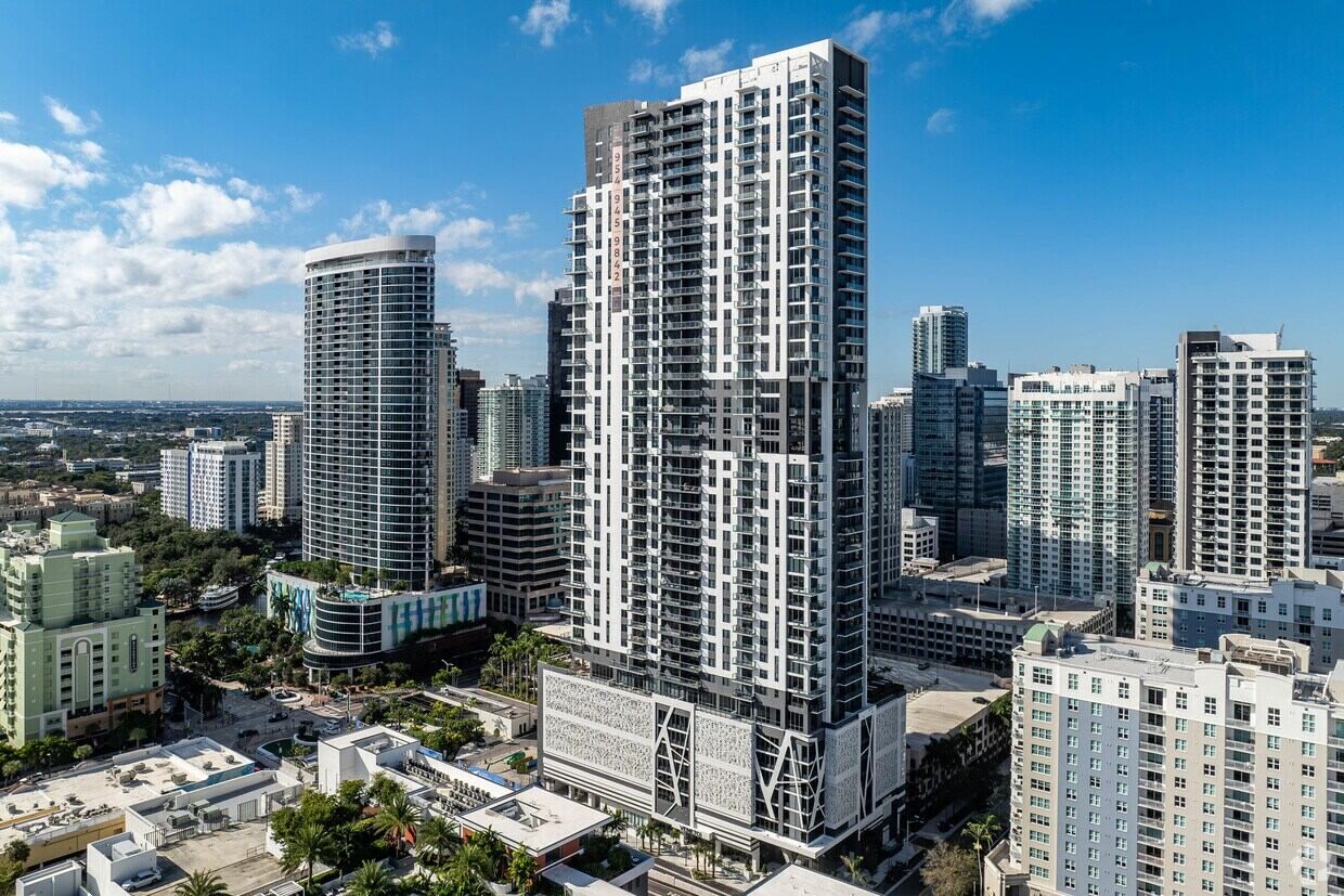 Amancio Ortega adquire torre de apartamentos de luxo em Fort Lauderdale por 165 milhões de dólares. Reprodução: El País