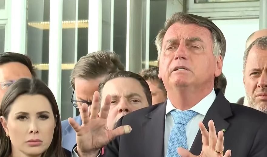 Bolsonaro e Aliados se Tornam Réus por Tentativa de Golpe