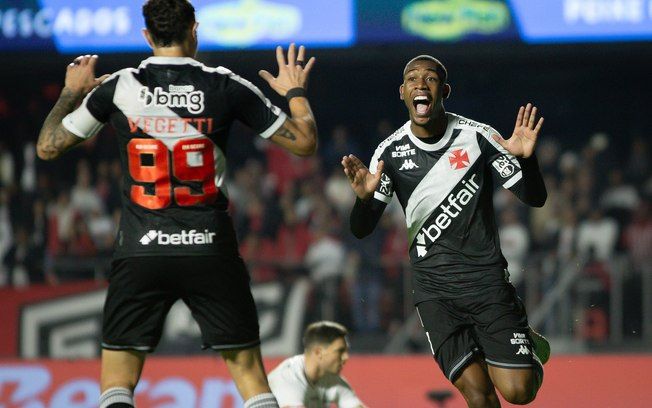 Raian e Vegetti lideram o ataque do Vasco em meio a mudanças no comando técnico. Reprodução: Matheus Lima/Vasco