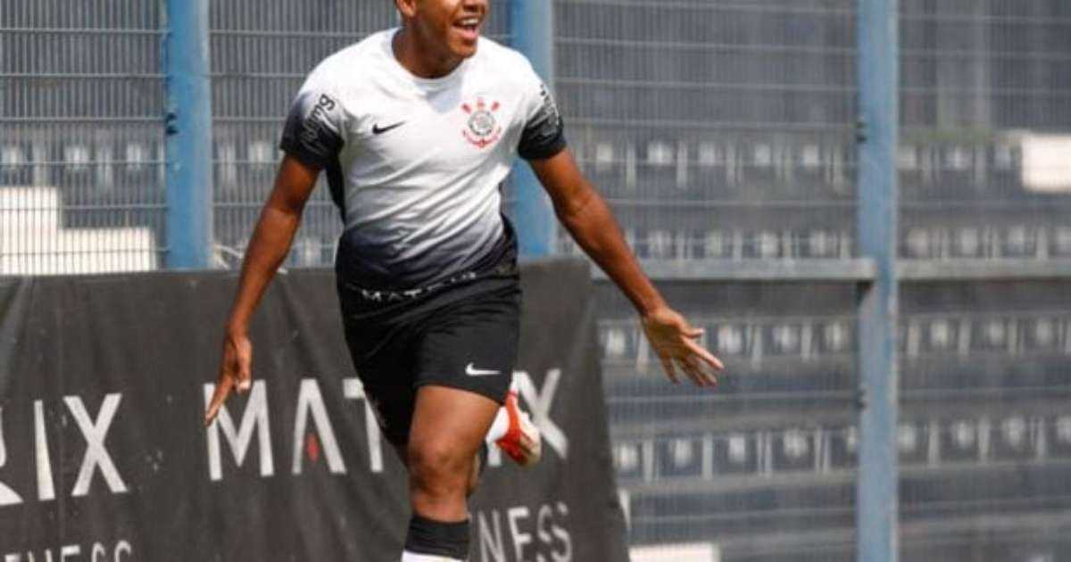 Guilherme destaca-se ao marcar três gols na vitória do Corinthians sobre o Atlético-MG. Reprodução: Terra