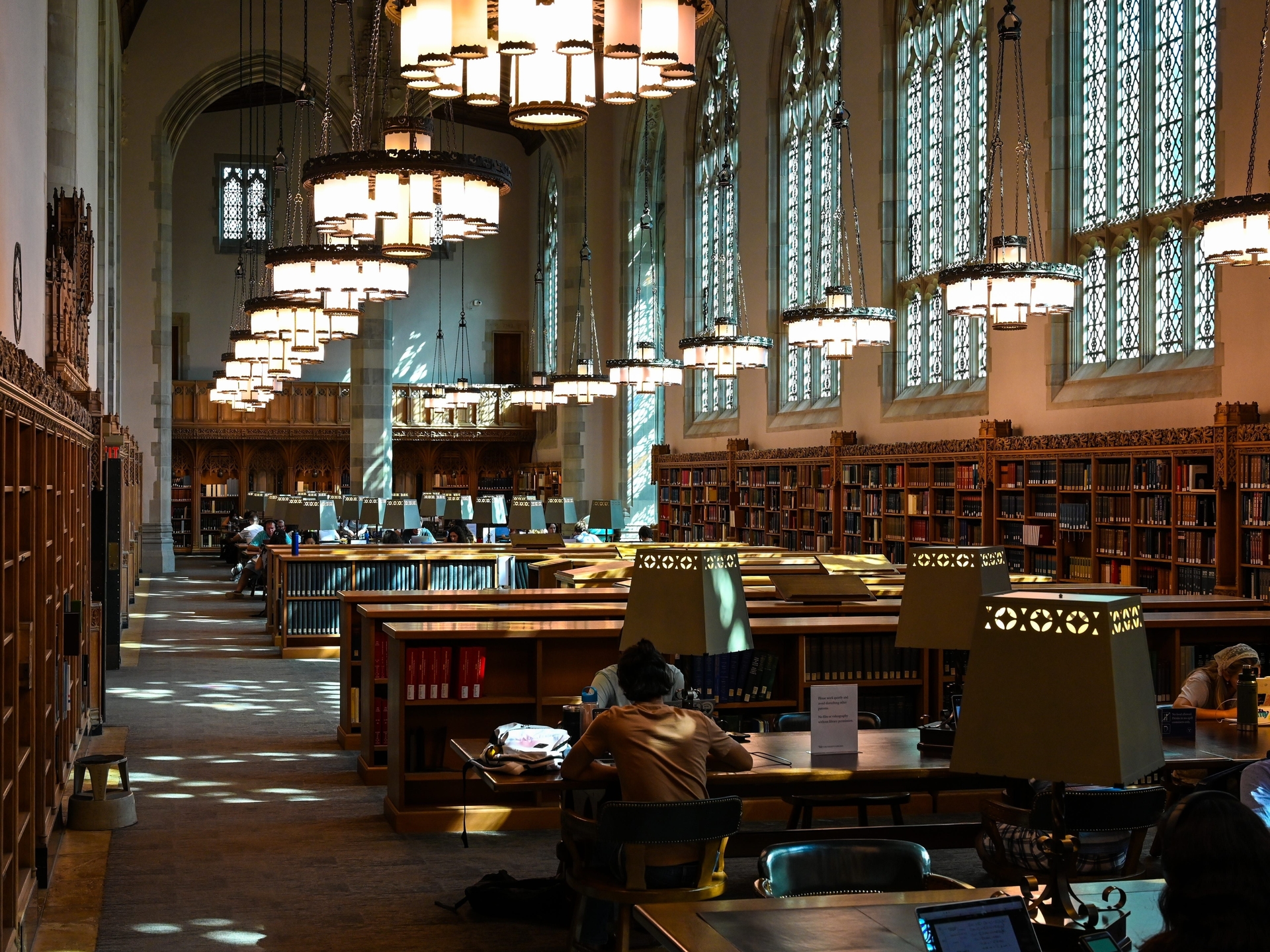 Yale University combina estilos gótico e modernista em seu belo campus. Legenda da imagem. Reprodução: Business Insider