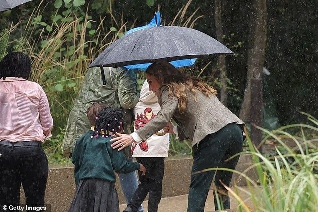 William e Kate Middleton retornam às atividades públicas no Museu de História Natural, Londres. Reprodução: Retorno do item 11