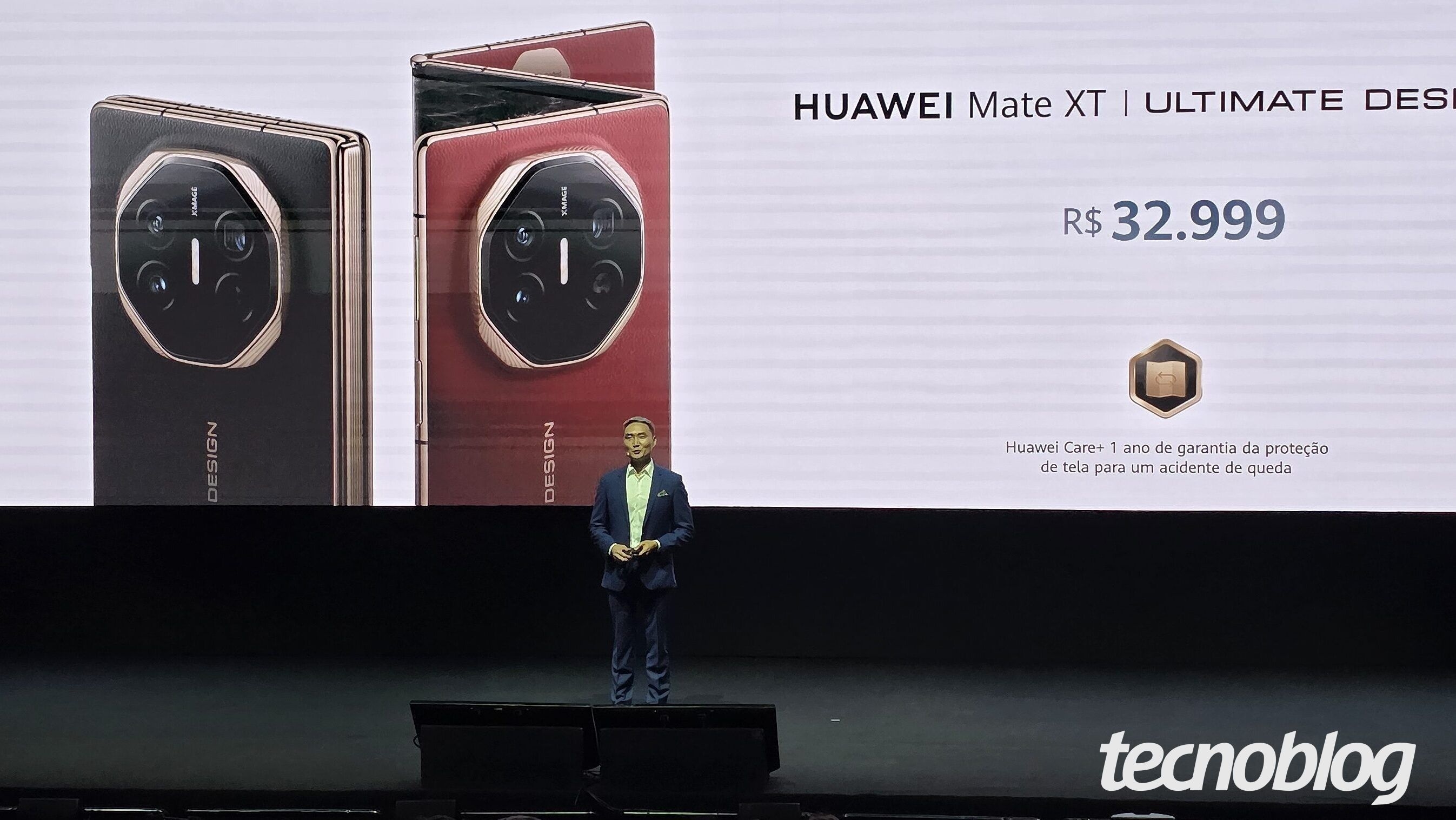 CEO da Huawei no Brasil, Andy Fang, apresenta o Mate XT em evento de lançamento. Reprodução: Thássius Veloso/Tecnoblog