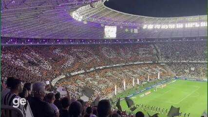Ceará exibe bandeirão gigante na torcida durante o Clássico-Rei. Legenda da imagem. Reprodução: Retorno do item 11