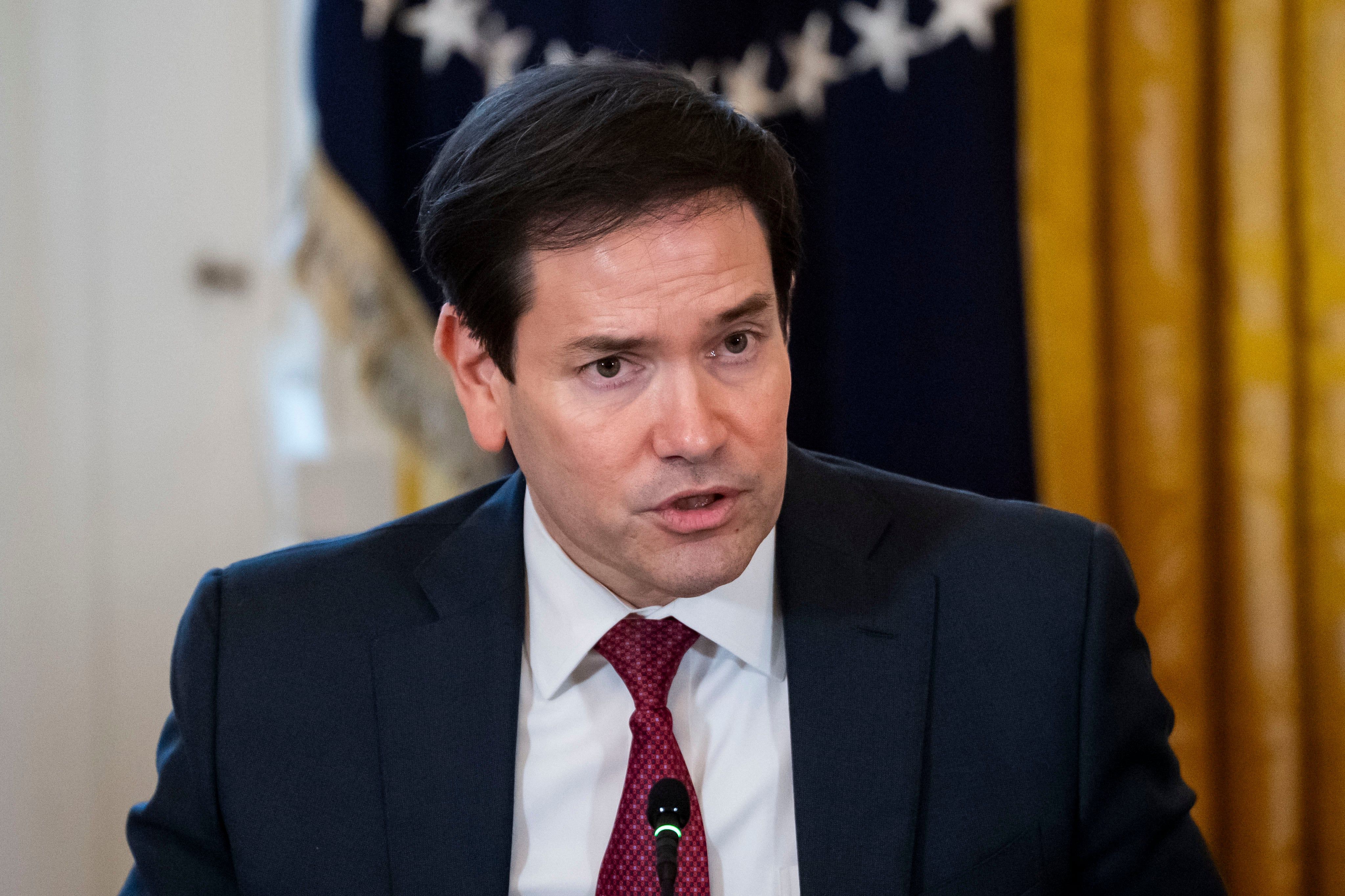 Marco Rubio em discurso sobre Venezuela, ameaça dos EUA usar força caso Rodríguez não coopere. Reprodução: Elpais