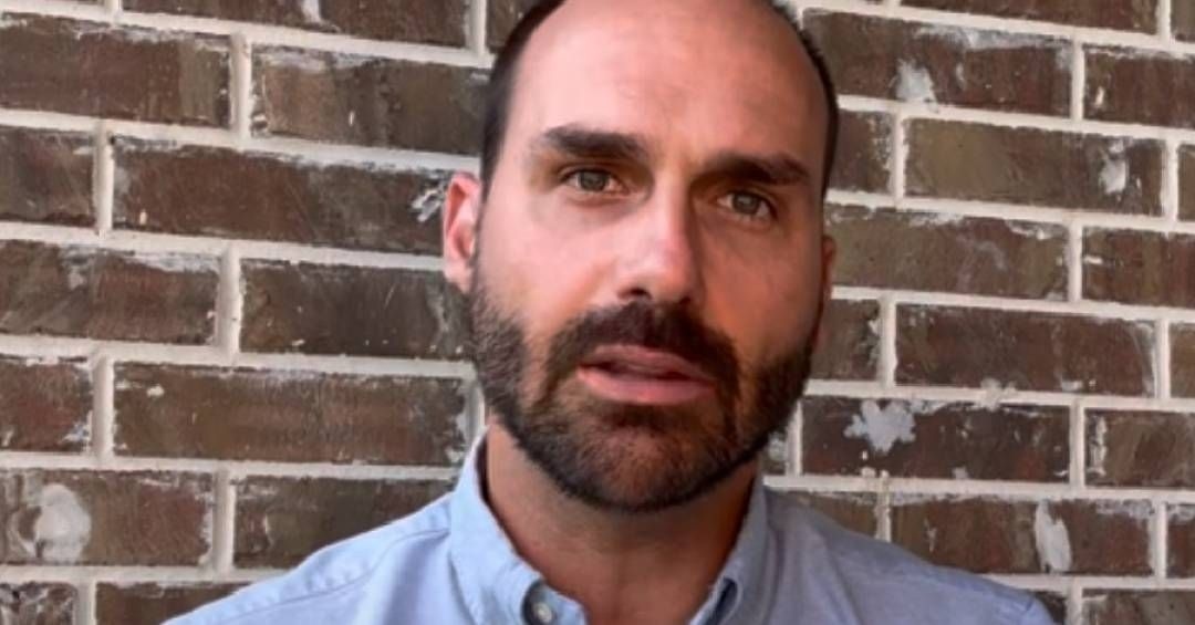 Deputados da base aliada pressionam pela cassação do mandato de Eduardo Bolsonaro por ataques à democracia.; Reprodução: Veja