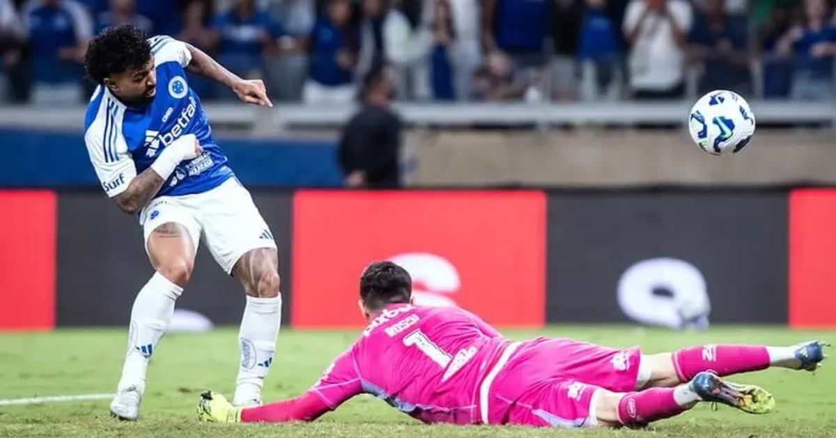 Gabigol marca gol da vitória do Cruzeiro no Mineirão após pressão da torcida do Flamengo. Reprodução: R7