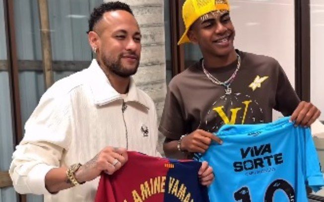 Neymar e Yamal se divertem na piscina em Mangaratiba. Reprodução: iG Esporte