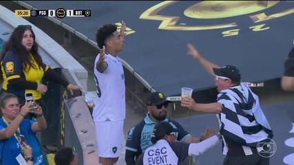 Igor Jesus comemora gol marcado na vitória do Botafogo sobre o PSG na Copa do Mundo de Clubes. Reprodução: Globo