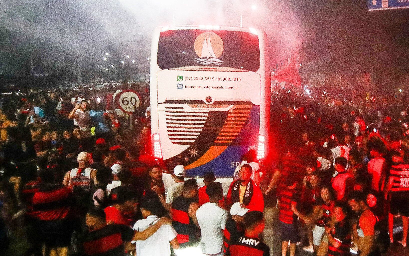 Flamengo é recebido com festa na chegada a São Luís para enfrentar o Botafogo-PB. Reprodução: Lance
