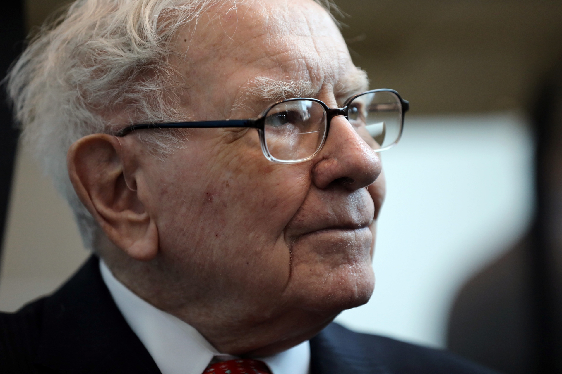 Warren Buffett anuncia aquisição de ações da UnitedHealth em sua última atualização de portfólio. Reprodução: Scott Morgan/Reuters