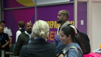 Elenco do Botafogo desembarca no Rio após eliminação na Copa do Mundo de Clubes. Reprodução: Globo