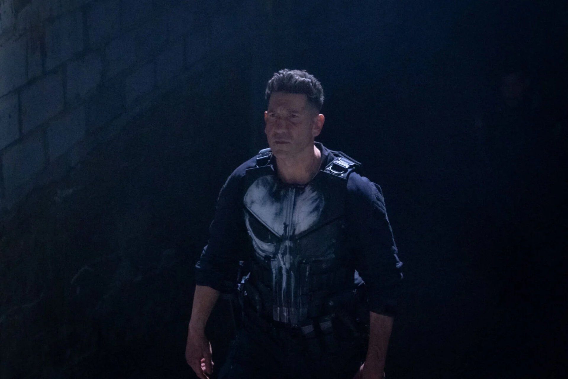 Punisher aparece em cena na série 'Daredevil: Born Again' da Disney+. Reprodução: Gizmodo
