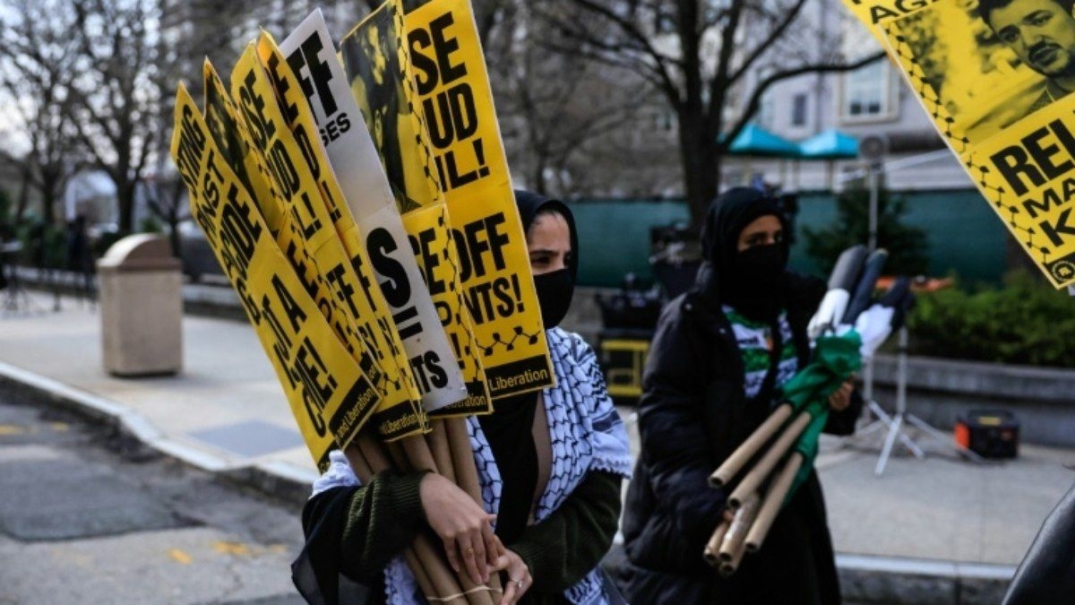 Estudante da Universidade de Columbia é preso por participação em protestos pró-palestinos nos EUA.; Reprodução: iG