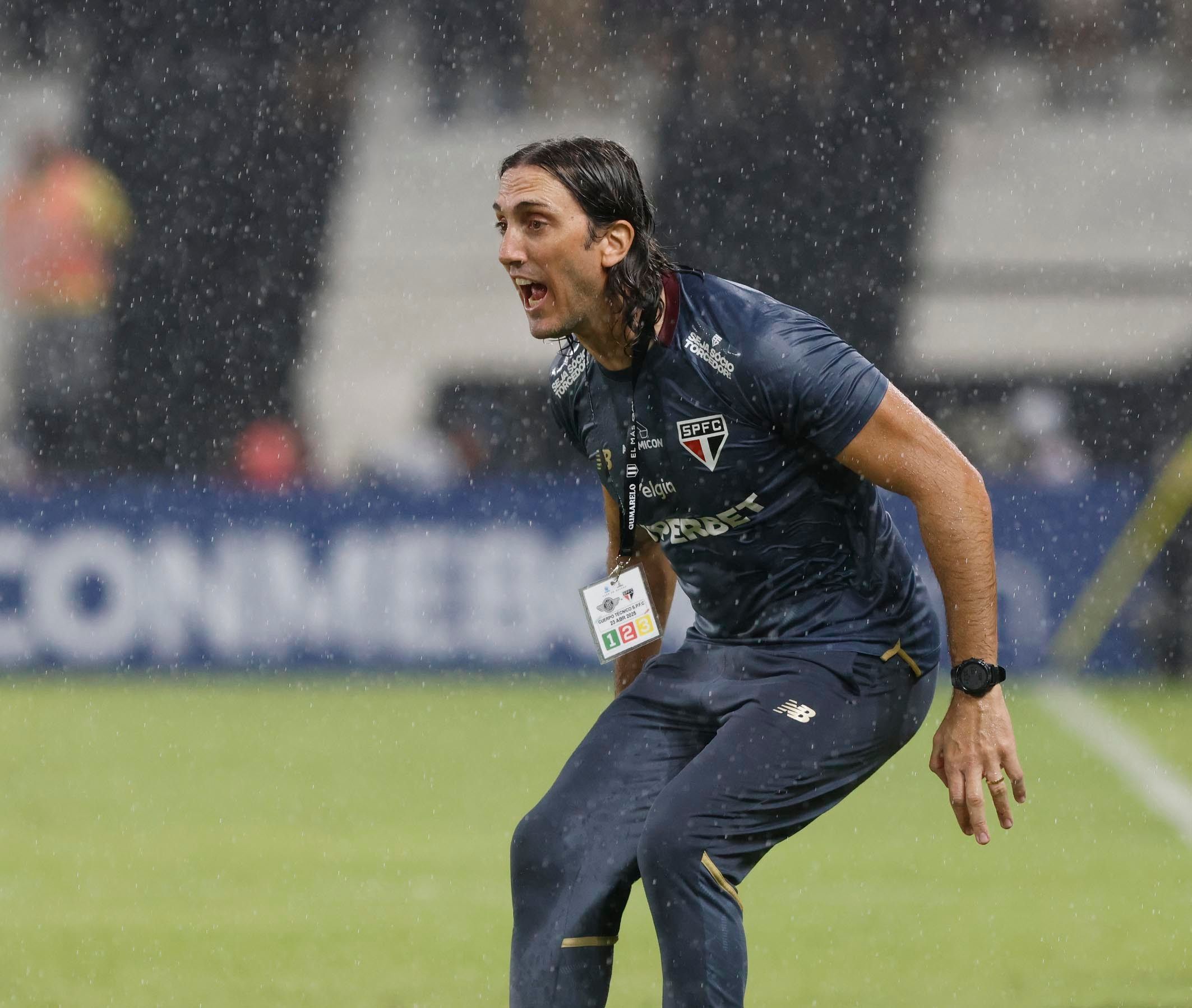 Tricolor vence Libertad fora de casa e assume a liderança do grupo na Libertadores. Reprodução: Globo