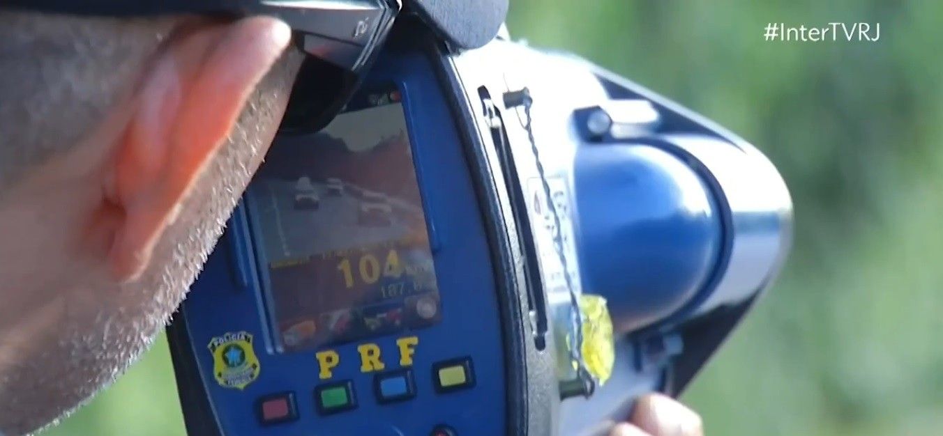 Excesso de velocidade representa 93% das autuações na BR-040 em Petrópolis. Reprodução: Rogério de Paula / Inter TV