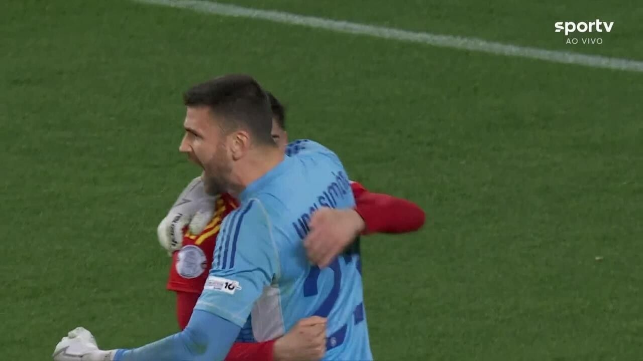 Memphis Depay Completa 100 Jogos e Almeja Recorde