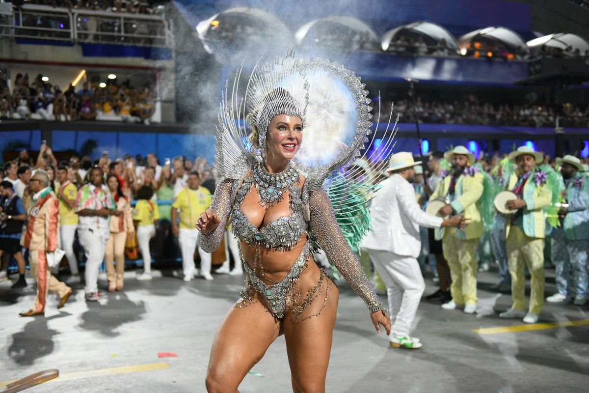 Grande Rio luta para manter Paolla Oliveira como rainha