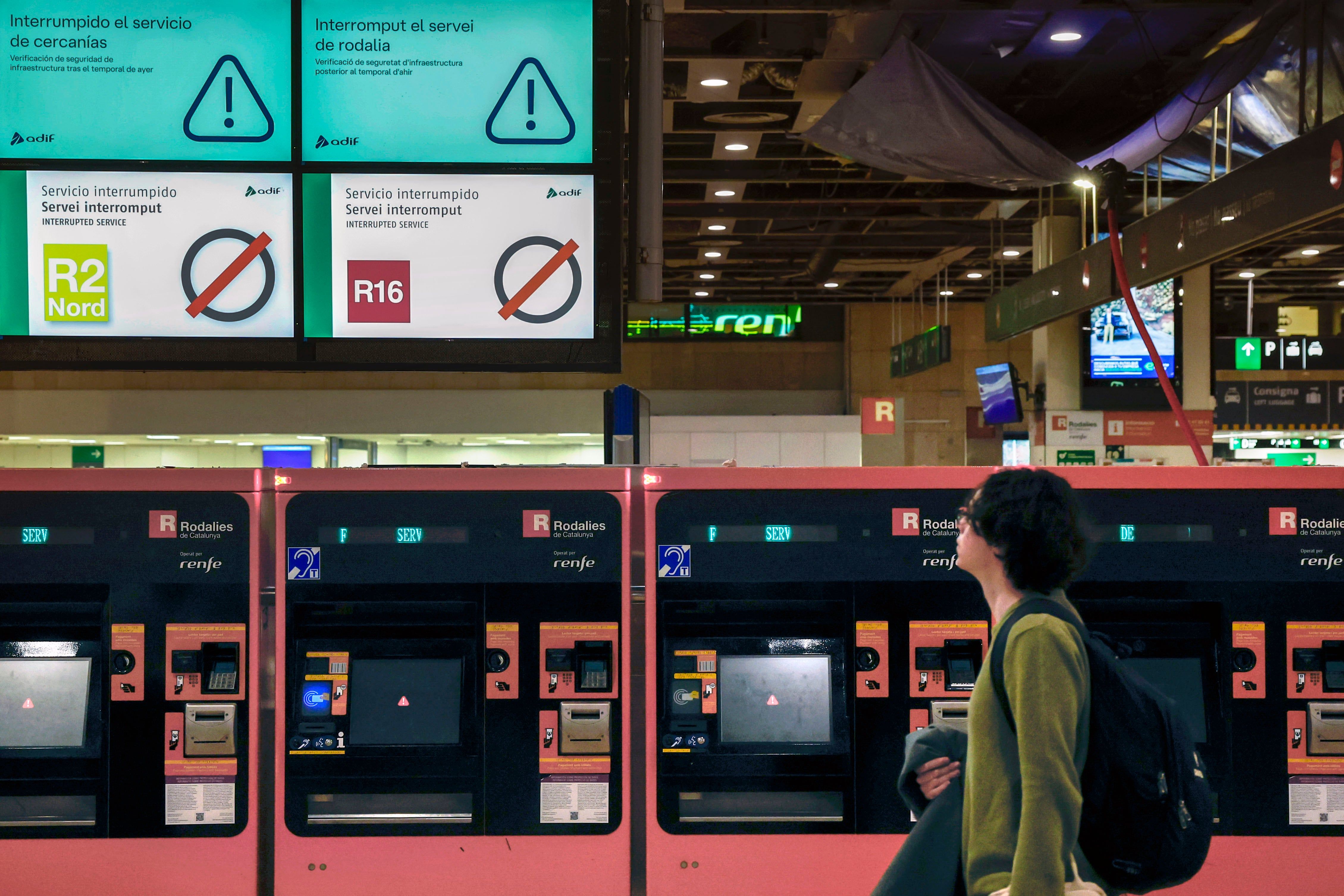 Trens Rodalies permanecem parados na Catalunha, mesmo com anúncio de recuperação do serviço.. Reprodução: Elpais