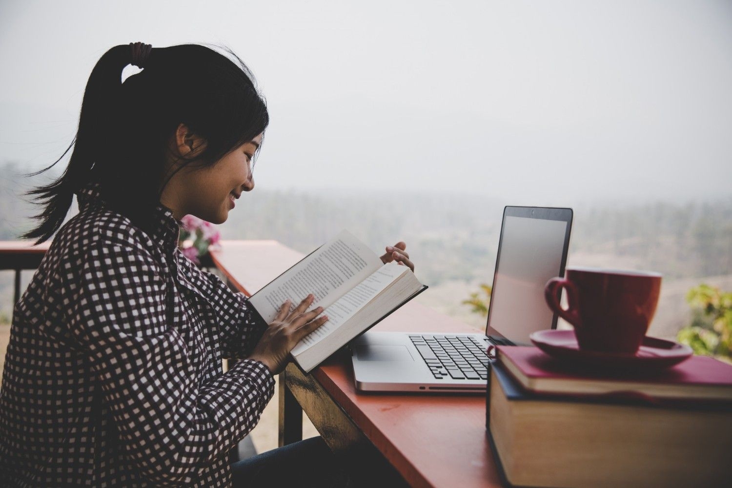 Yuri Almeida lança livro sobre marketing político, abordando dados e estratégias eleitorais. Reprodução: O Globo