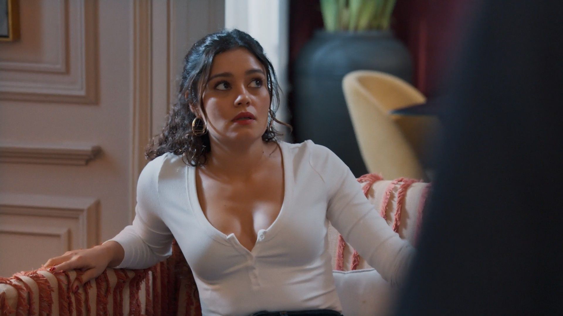 Gerluce pede ajuda a Viviane em Três Graças, cenário de tensão.. Reprodução: Gshow