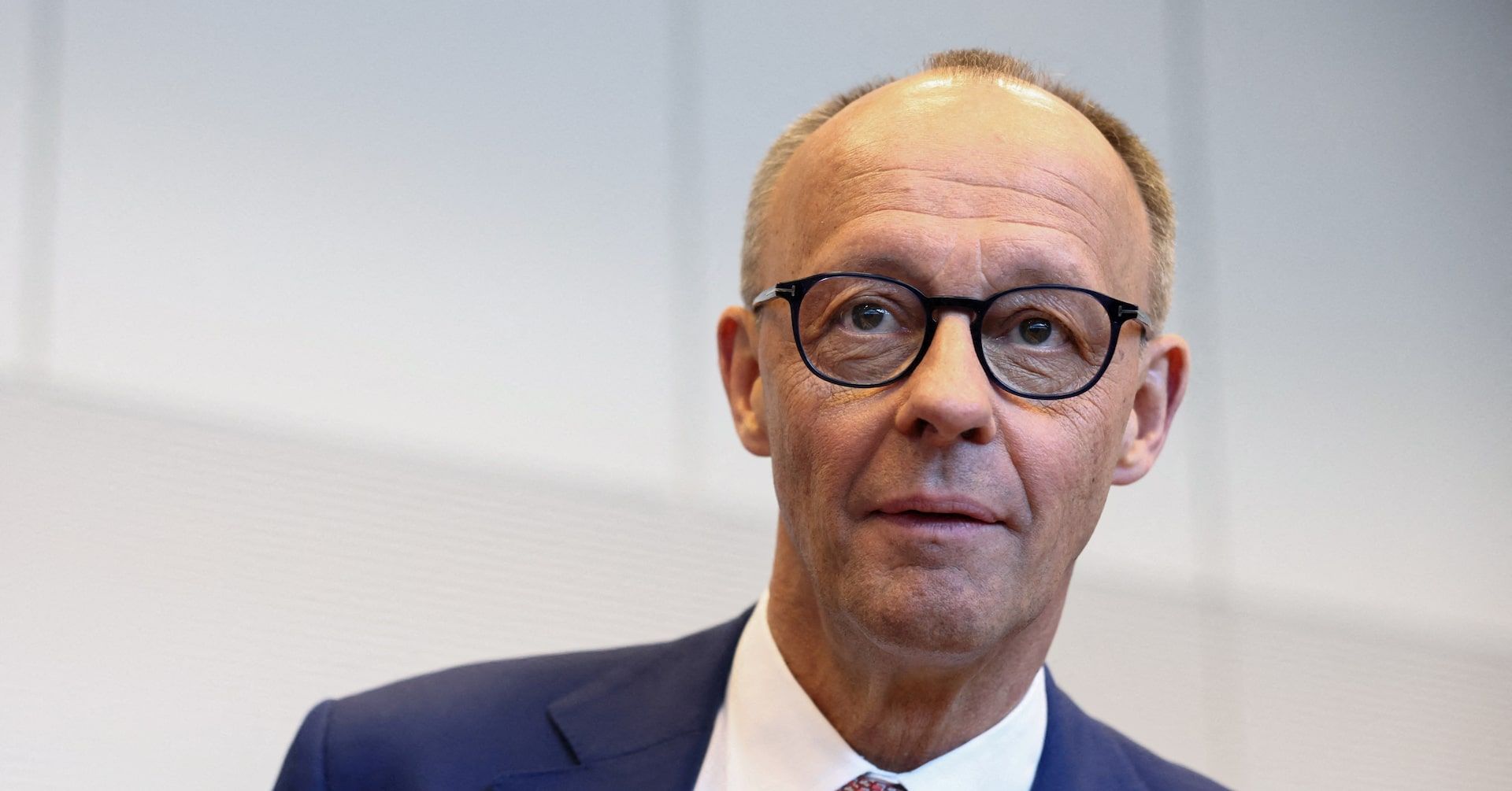 Friedrich Merz será empossado como novo chanceler da Alemanha em meio a desafios econômicos e políticos. Reprodução: Reuters
