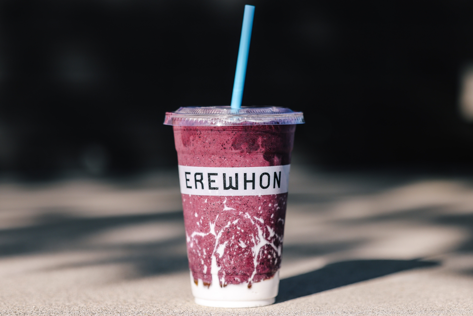 Smoothies famosos de Erewhon ganham presença em Nova York no bar de sucos do Kith Ivy. Reprodução: Dania Maxwell / Los Angeles Times via Getty Images