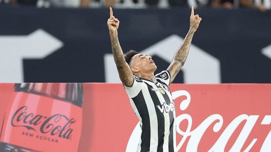 Carlo Ancelotti assiste à vitória do Botafogo na Libertadores. Reprodução: ig.com.br