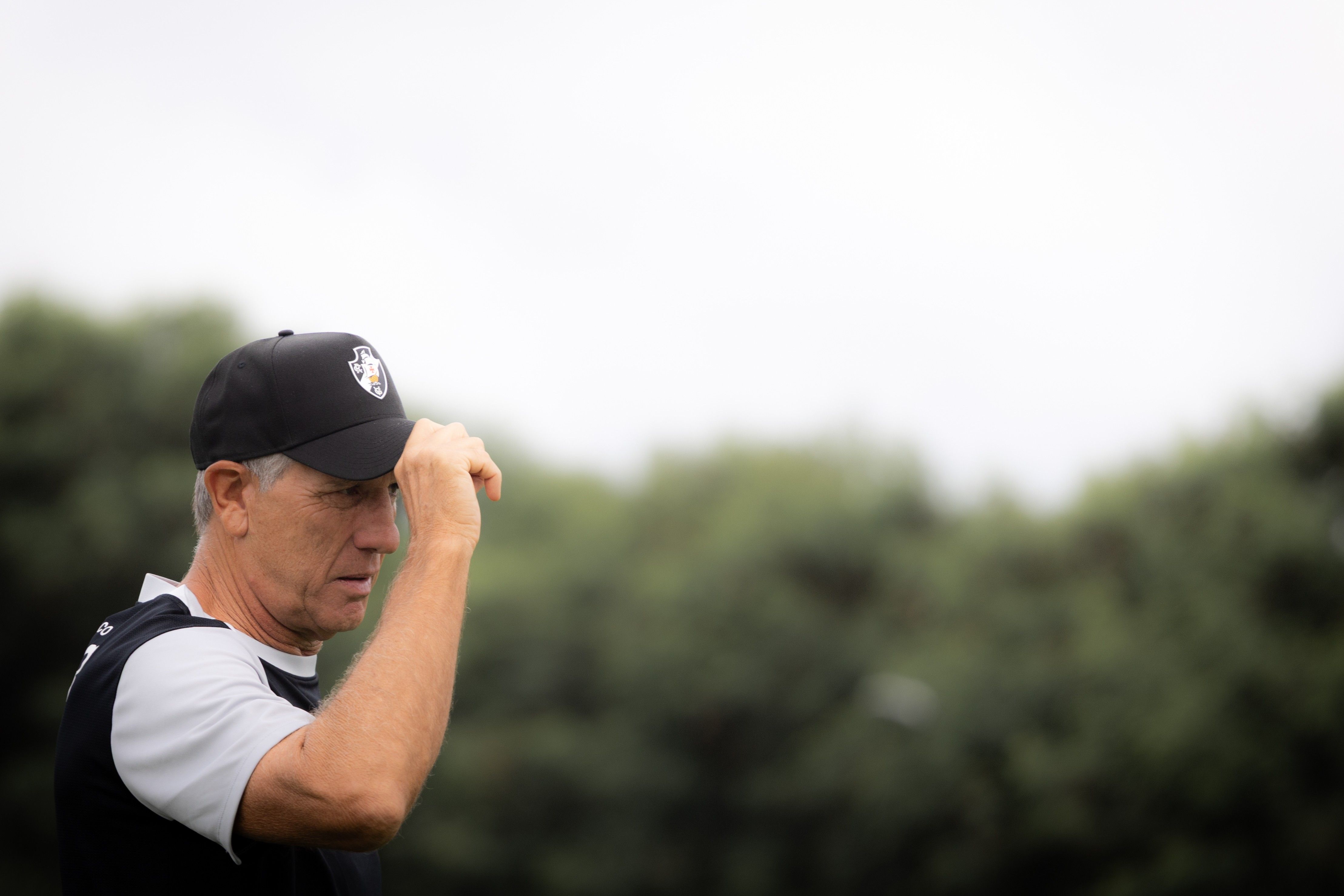 Renato Gaúcho em jogo do Vasco enquanto a Conmebol abre processo por ausência. Reprodução: Ge