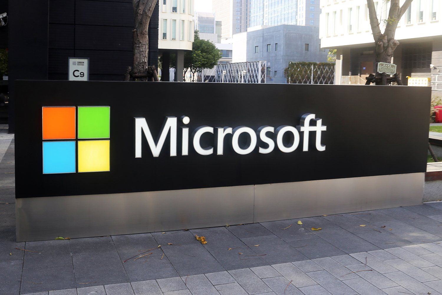 Microsoft anuncia início de investigação legal em sua sede. Reprodução: Gizmodo
