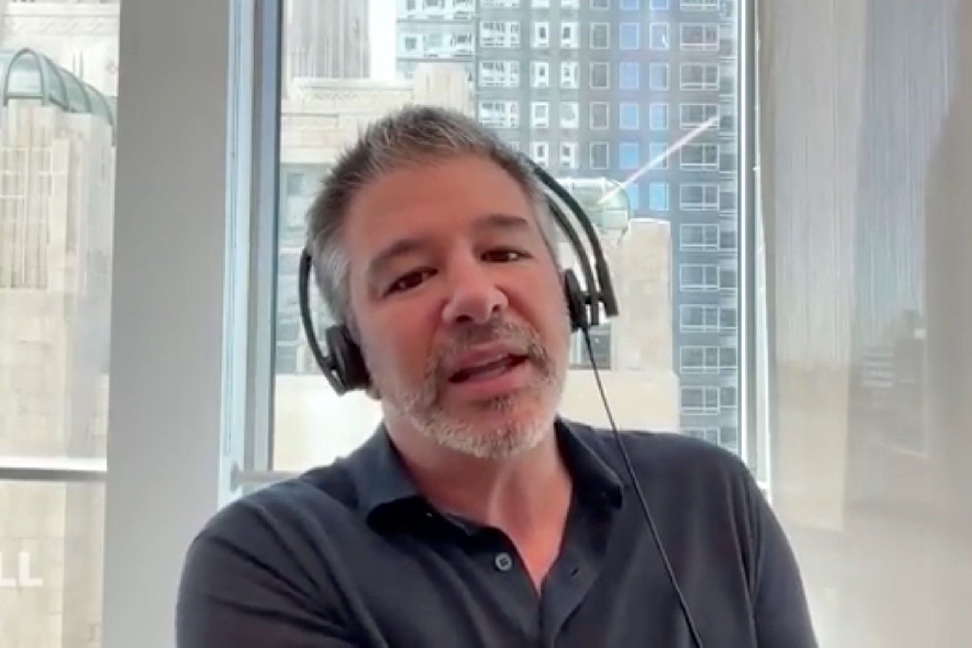 Travis Kalanick discute inovações em episódio do podcast All-In. Reprodução: Gizmodo