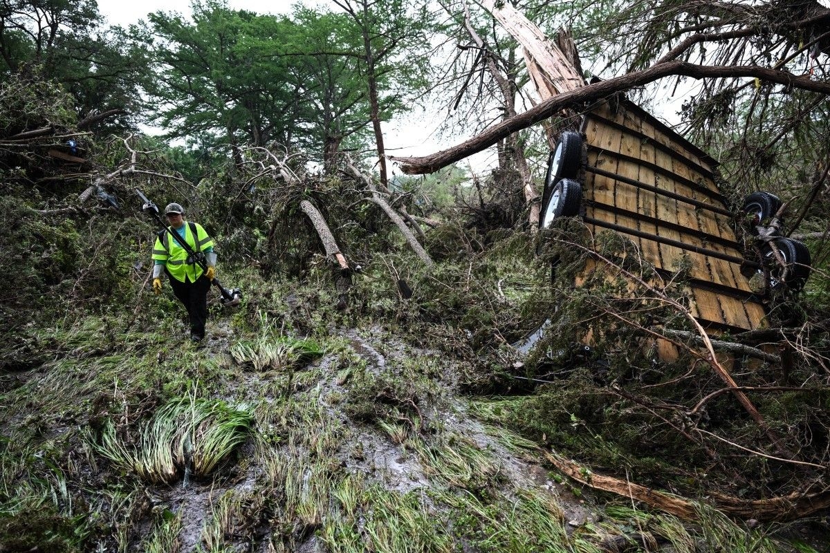 Destruição em Guadalupe, Texas, após transbordo de rio deixa vítimas e desaparecidos. Legenda da imagem. Reprodução: Globo