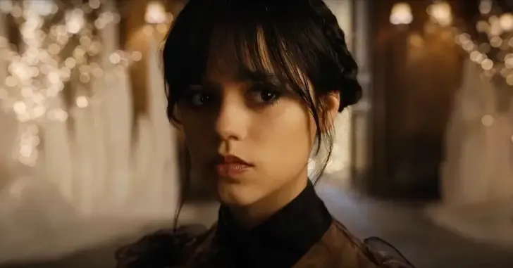 Wandinha Addams se prepara para novos mistérios na estreia da segunda temporada em agosto. Legenda da imagem. Reprodução: Legião dos Heróis.