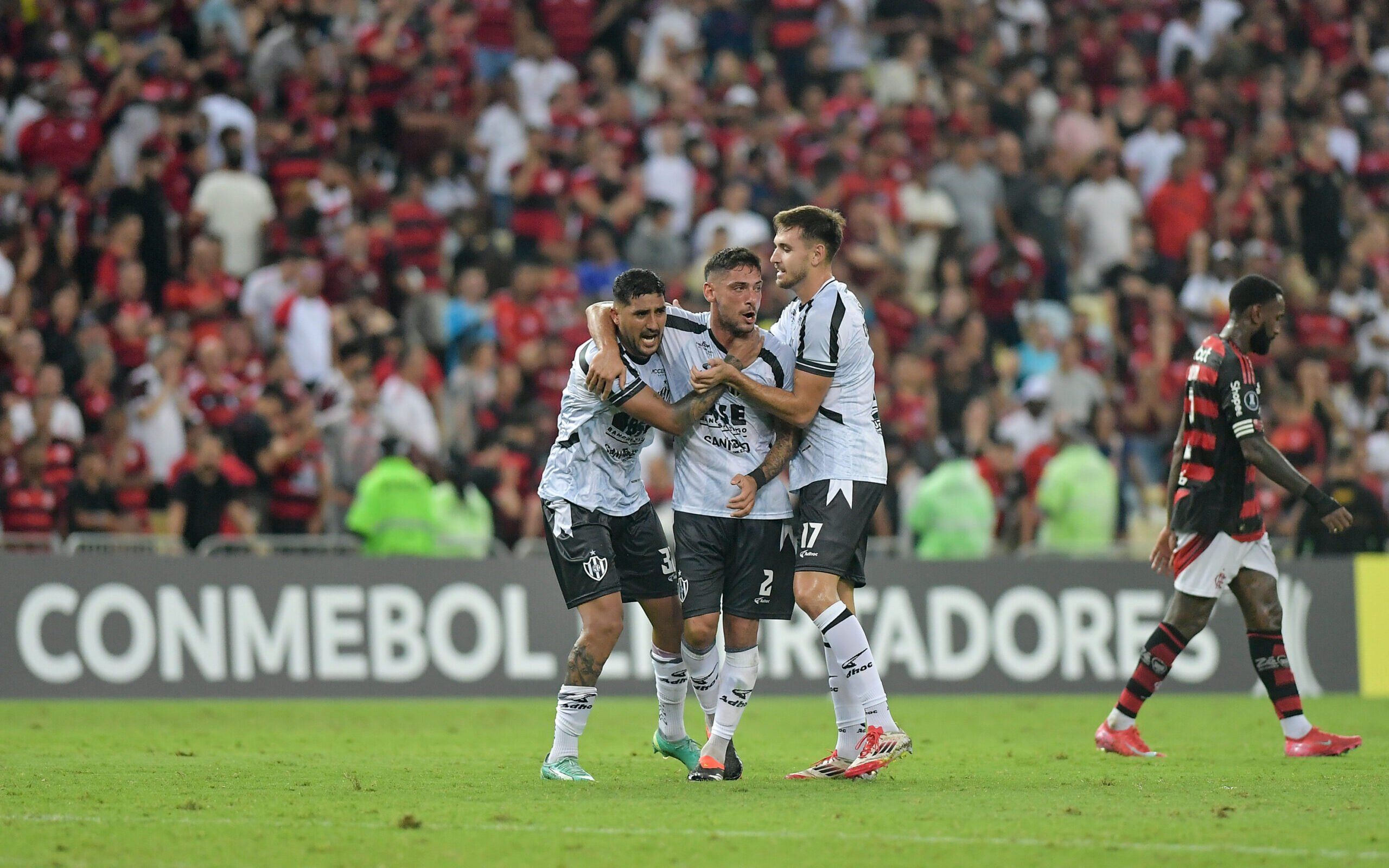 Flamengo é derrotado pelo Central Córdoba no Maracanã na Libertadores. Reprodução: Lance.