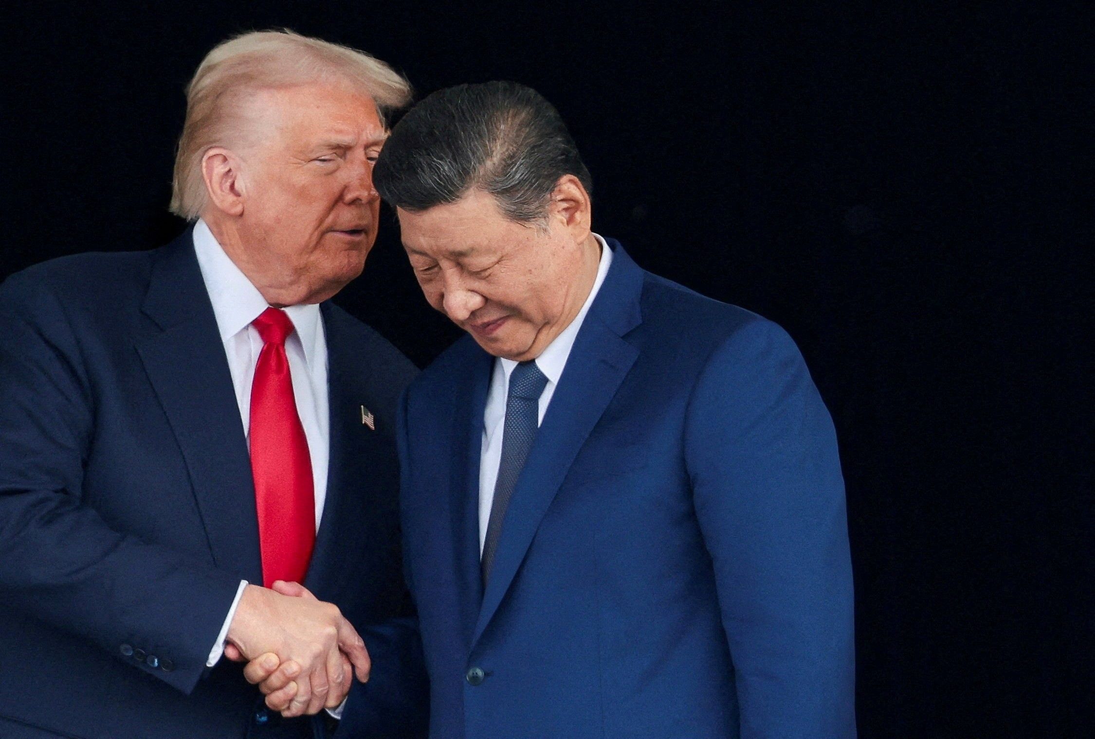 Trump pondera adiar viagem à China e busca a ajuda de Pequim para abrir o Estreito de Ormuz. Reprodução: G1