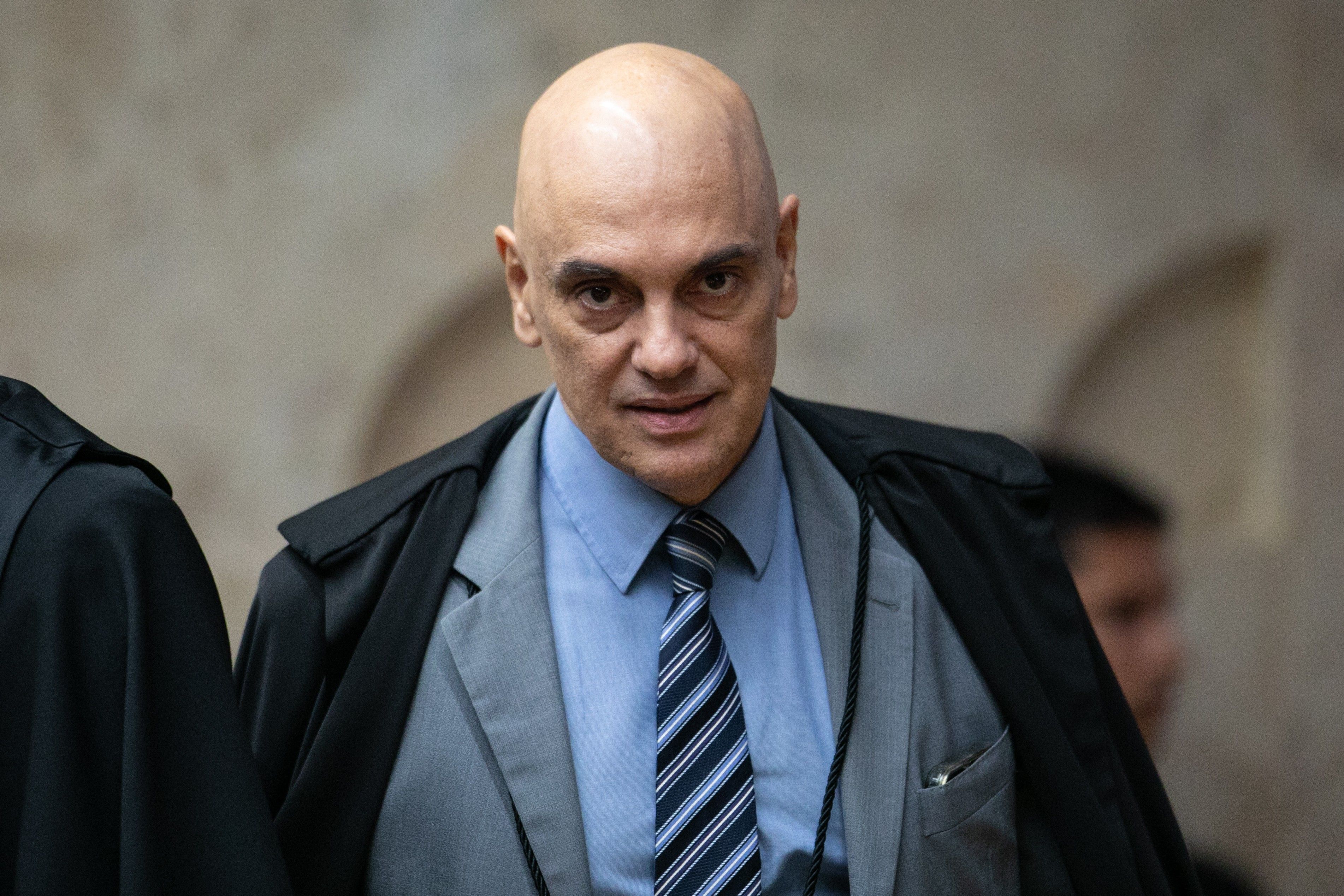 Eduardo Bolsonaro explica a parlamentares sobre sanções dos EUA contra Alexandre de Moraes. Reprodução: Globo.