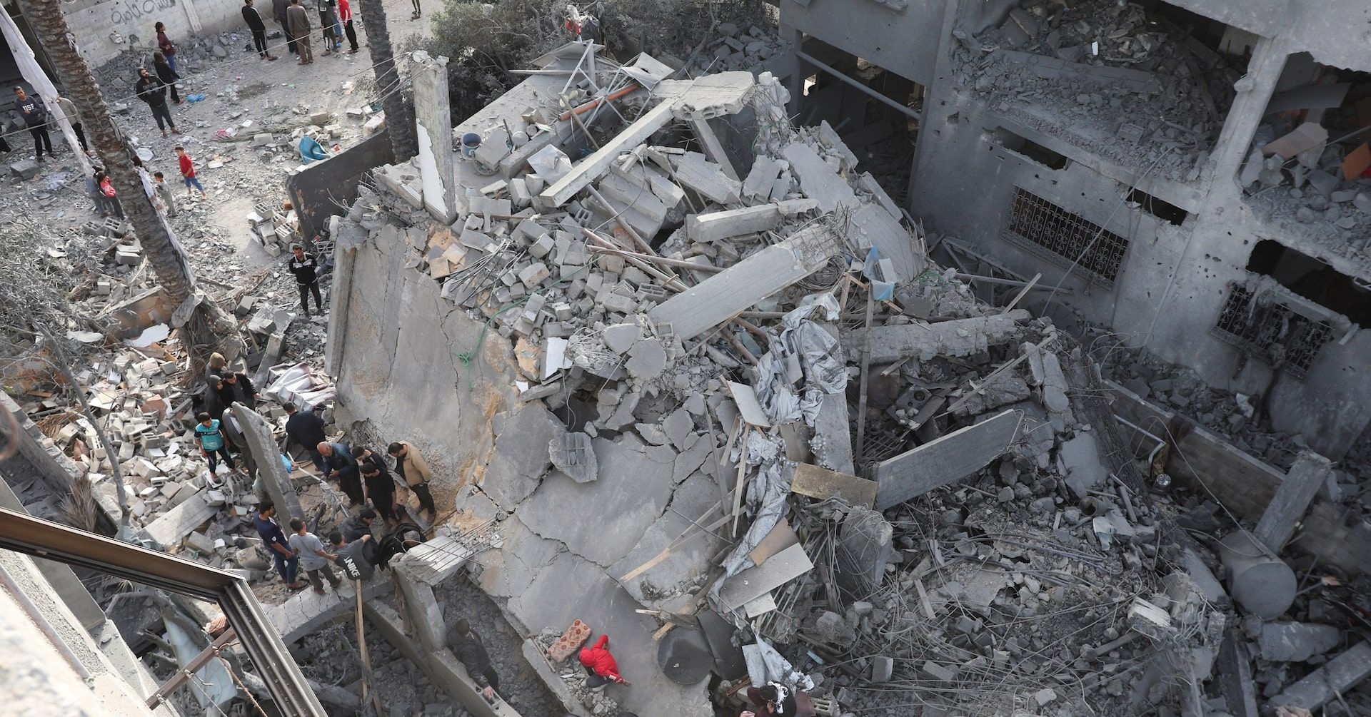 Tropas israelenses constroem torres de vigilância em áreas tomadas de Gaza. Reprodução: Reuters